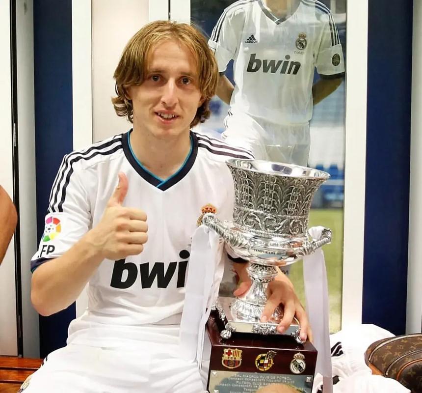 罗马斗兽场再现奇迹：3-2逆转波尔图，挺进欧联杯16强