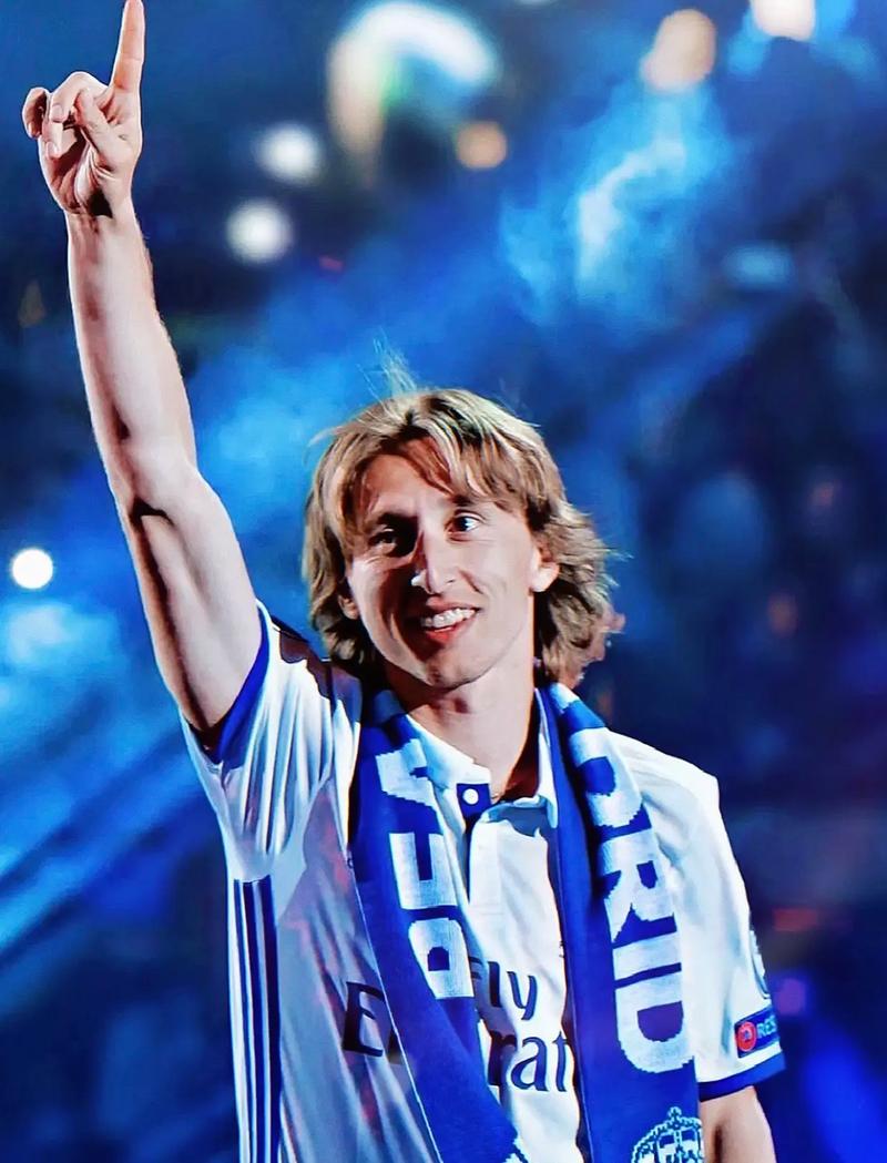 官方：由于场地积水严重，布莱克本vs谢周三比赛腰斩